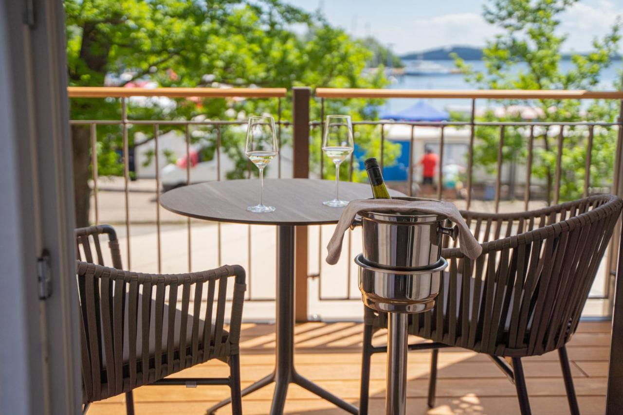 Hafenhotel Zu Putbus Bagian luar foto