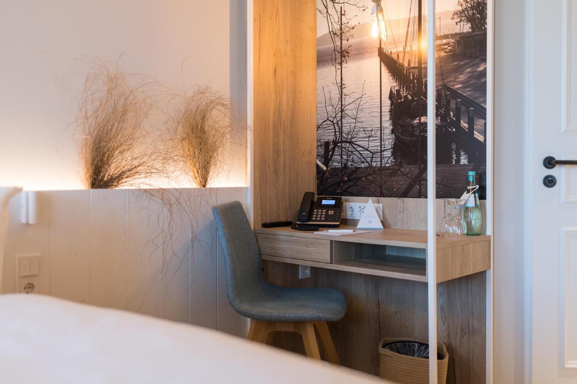 Hafenhotel Zu Putbus Bagian luar foto