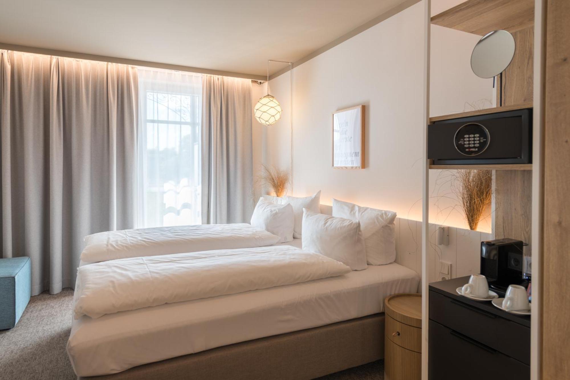 Hafenhotel Zu Putbus Bagian luar foto